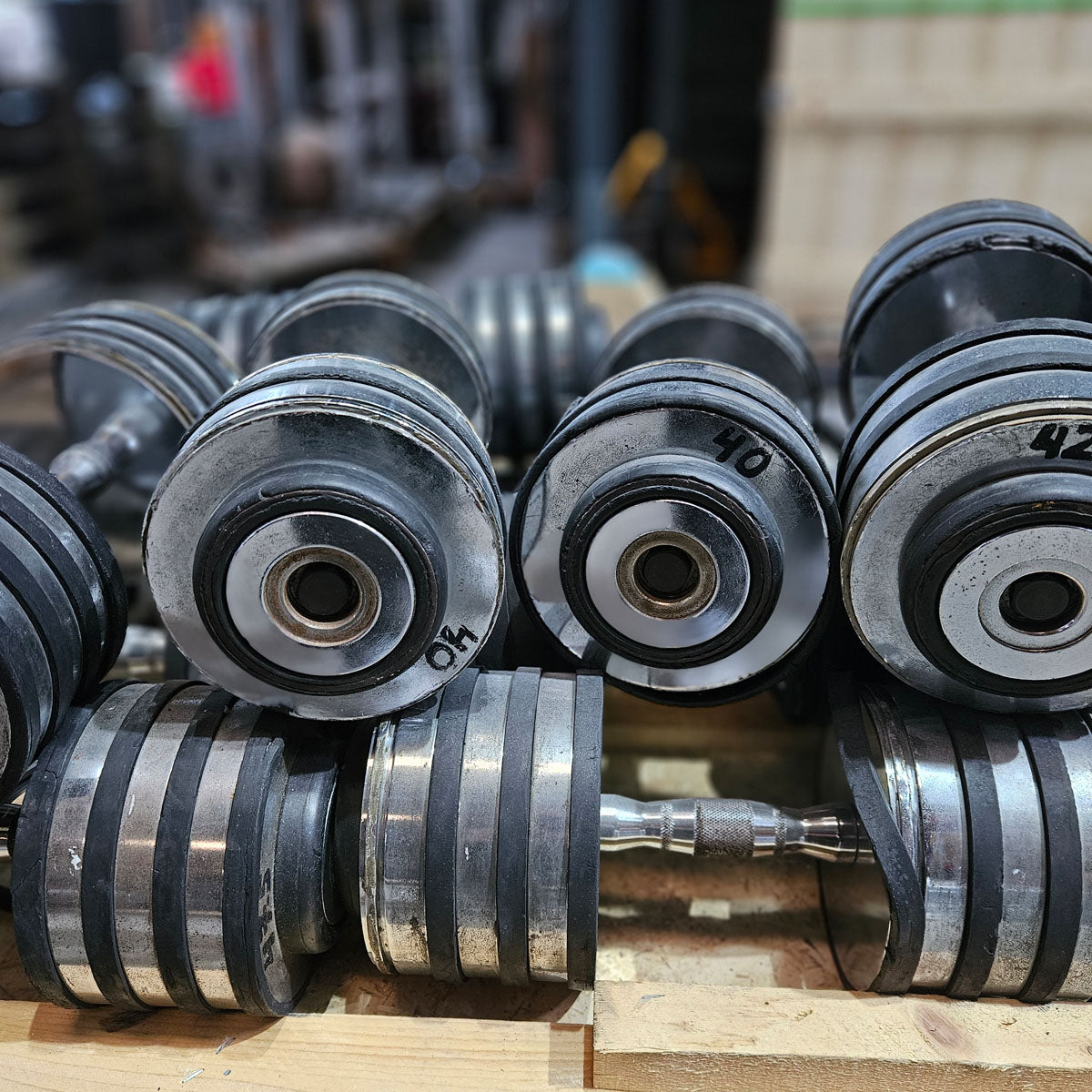 Kurzhantelsatz aus Guss bzw Chrom von 40 bis 50kg in 2,5kg Stufen ( 5 Paare ) Oldschool, gebraucht - mit Gebrauchsspuren