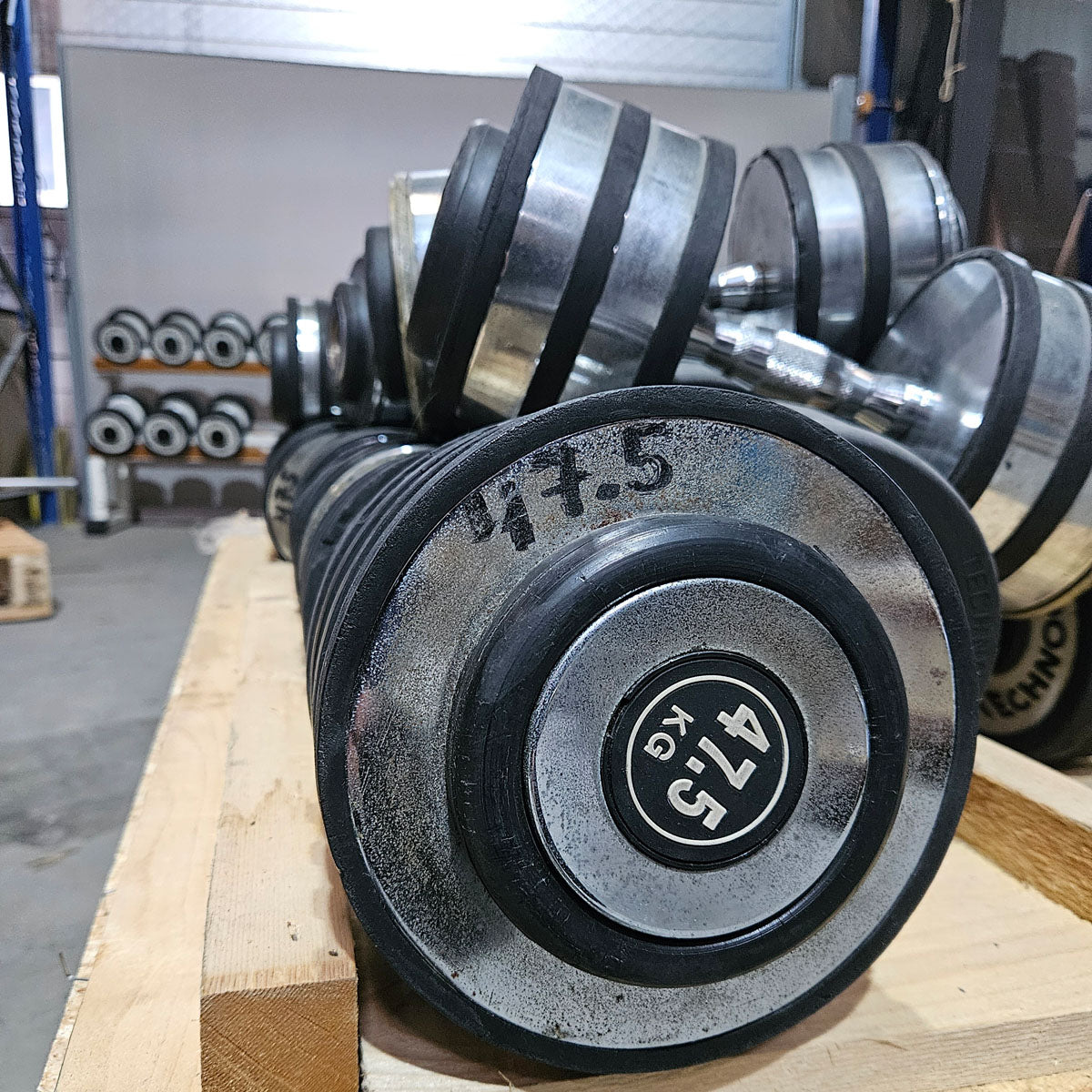 Kurzhantelsatz aus Guss bzw Chrom von 40 bis 50kg in 2,5kg Stufen ( 5 Paare ) Oldschool, gebraucht - mit Gebrauchsspuren