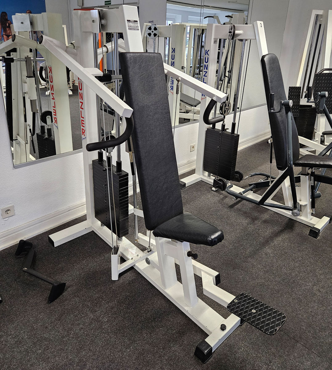 Künzler Schulterpresse Bilateral, Overheadpress, Shoulder Press, Einstiegshilfe, Oldschool Bodybuilding Kraftgerät, Rahmenfarbe Weiß, gebraucht und geprüft mit Gebrauchsspuren