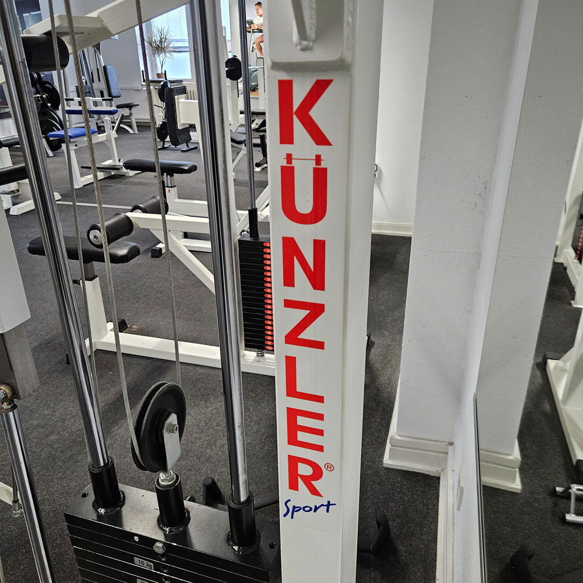 Künzler Schulterpresse Bilateral, Overheadpress, Shoulder Press, Einstiegshilfe, Oldschool Bodybuilding Kraftgerät, Rahmenfarbe Weiß, gebraucht und geprüft mit Gebrauchsspuren