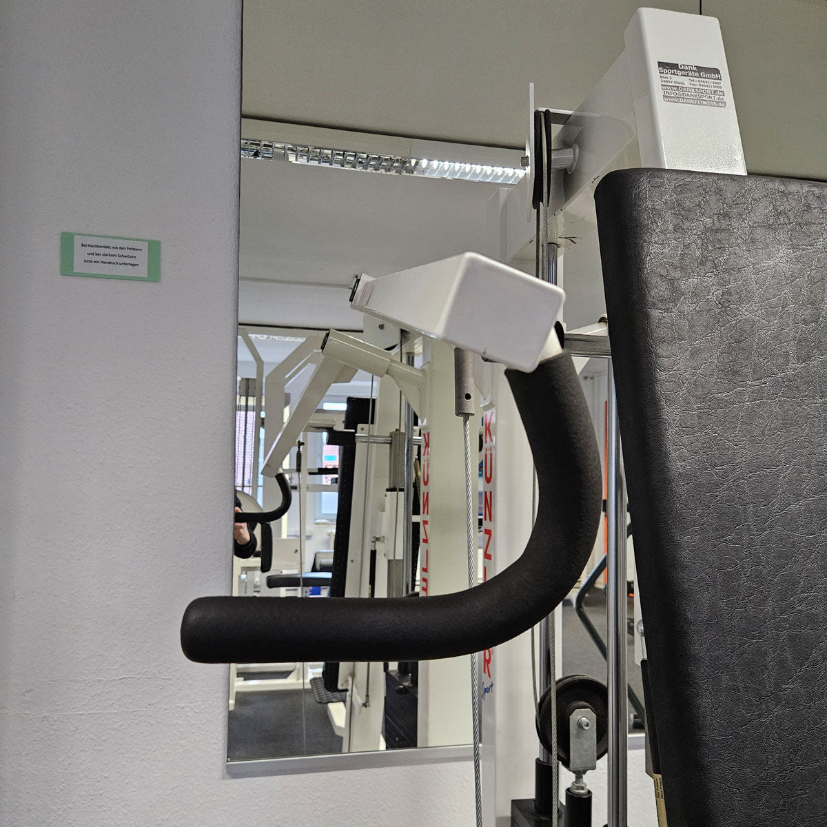 Künzler Schulterpresse Bilateral, Overheadpress, Shoulder Press, Einstiegshilfe, Oldschool Bodybuilding Kraftgerät, Rahmenfarbe Weiß, gebraucht und geprüft mit Gebrauchsspuren