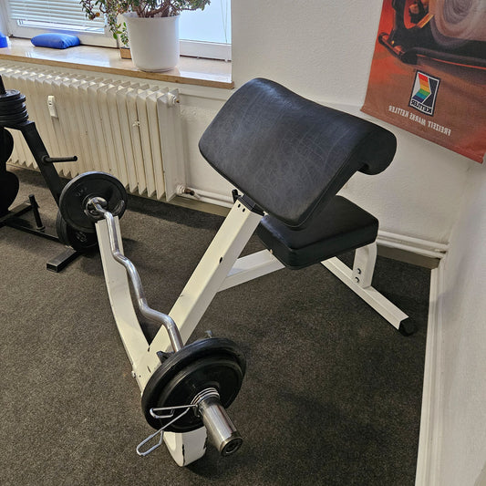 Scottcurl, Bizepsbank, SZ Curls, Rahmenfarbe Weiß, gebraucht mit Gebrauchsspuren