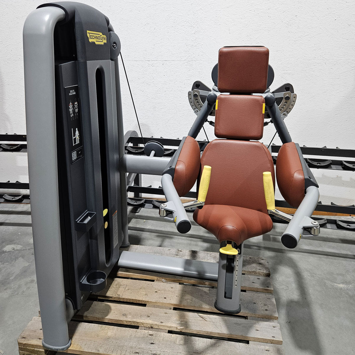 Technogym Selection Pro Lateral Raise | Thanks to sports equipment