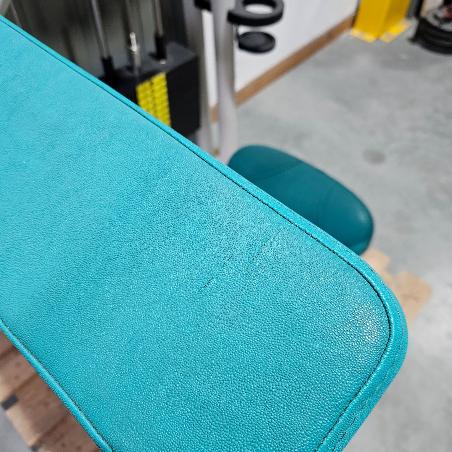 Ergo-Fit Trizepsmaschine horizontal, Triceps Extension, Armstrecker, 4000 Serie, Rahmenfarbe Weiß, gebraucht - überholter Zustand