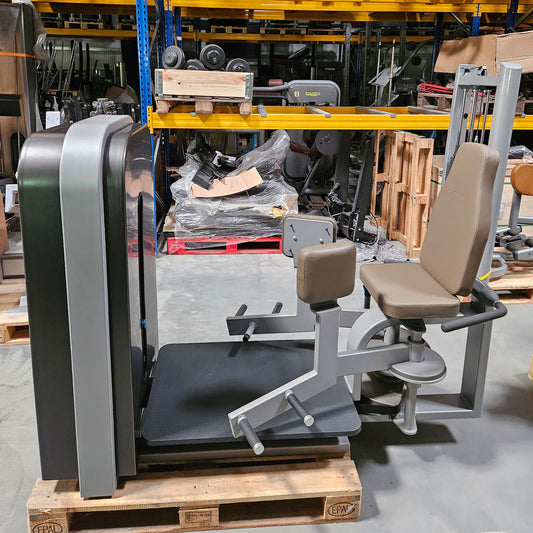 Milon Milcanic Adduktorenmaschine, Hip Adductor, Rahmenfarbe Silber, Verkleidung Anthrazit, gebraucht - gebraucht - überholter Zustand