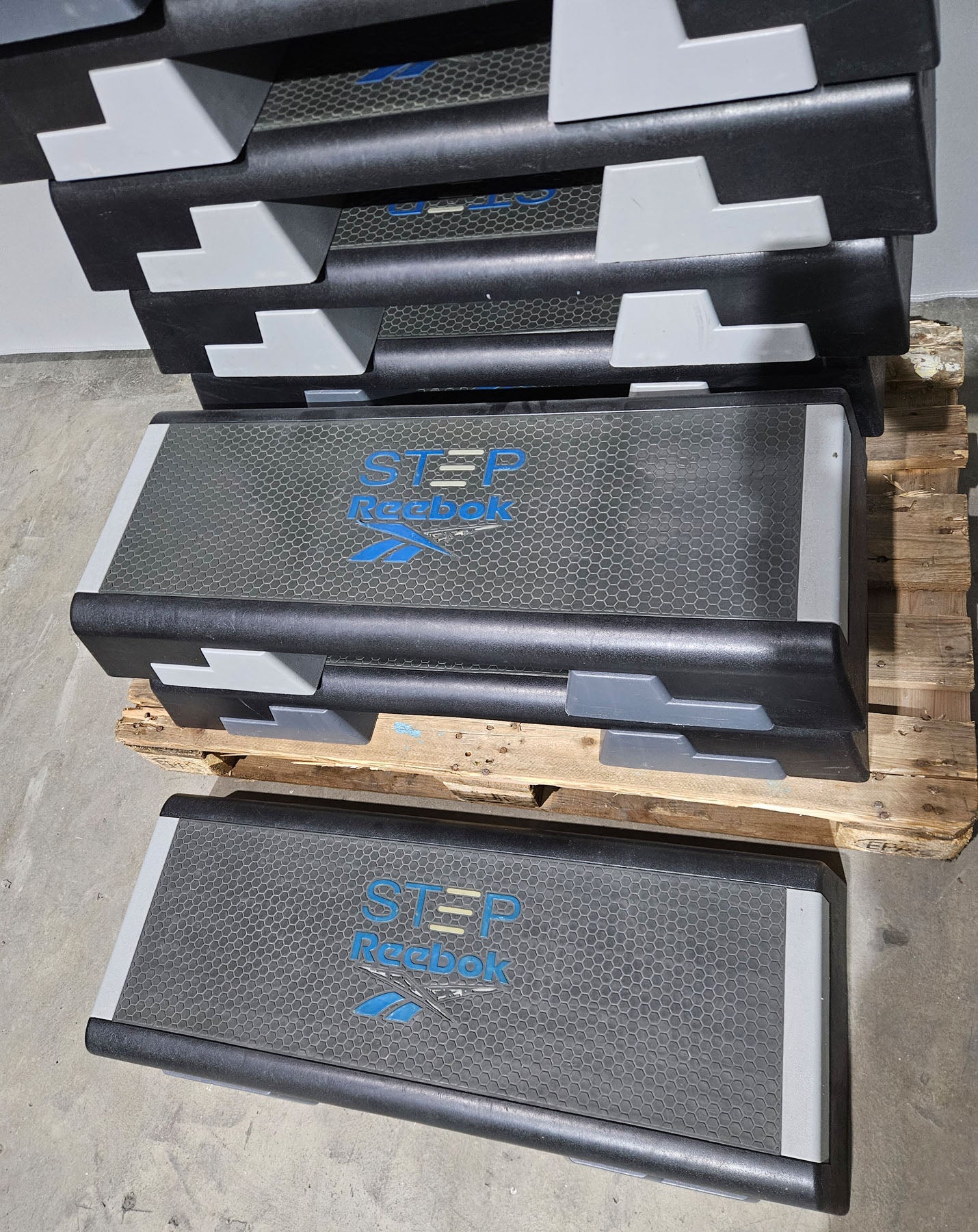 Reebok Steps / Step-Boards, 14 Stück im Set, verschiedene Farben, gebraucht - geprüfter Zustand mit Gebrauchsspuren