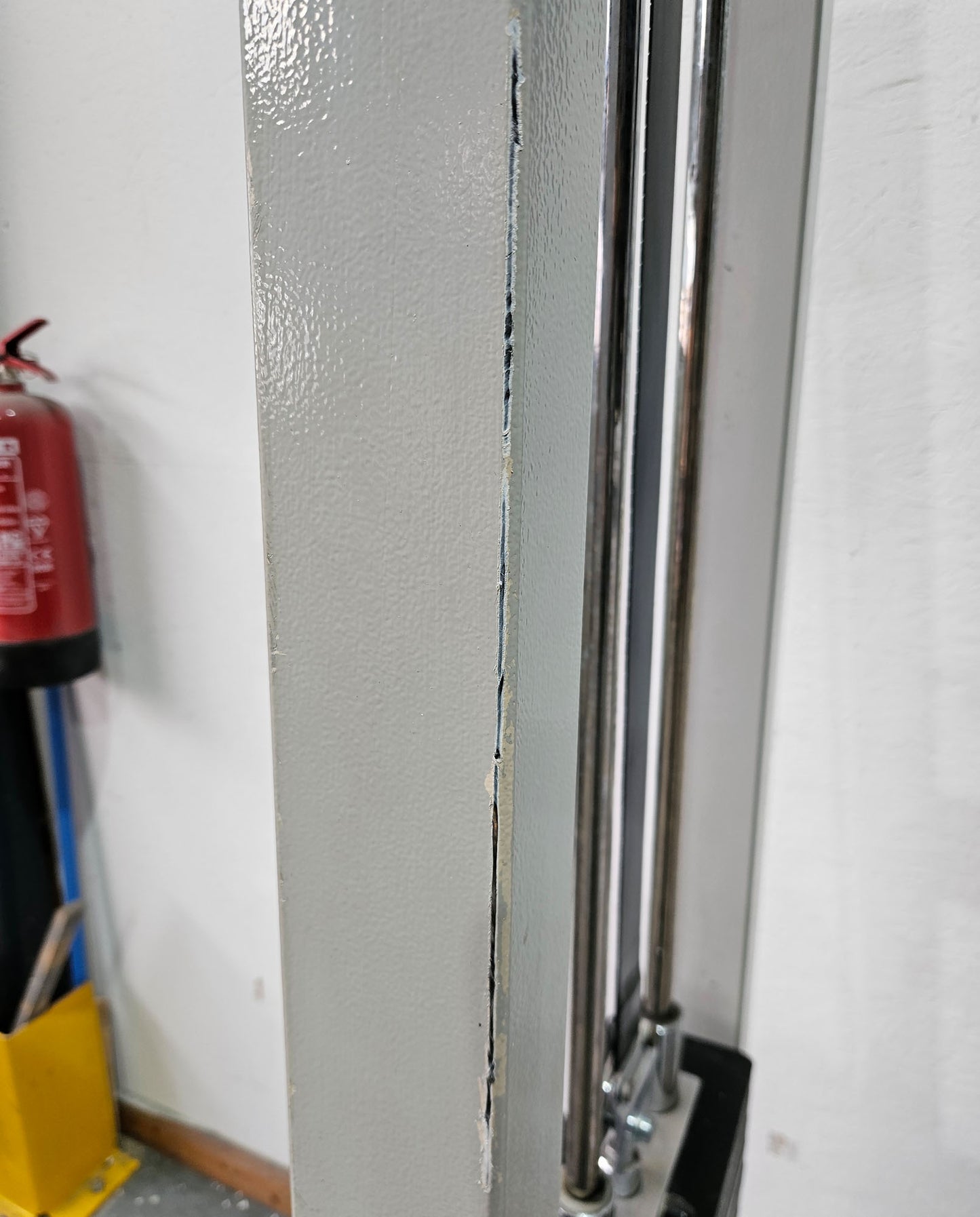 Gym80 Beinpresse liegend, Leg Press lying, 213kg Gewichtsblock, Oldschool Bodybuilding Kraftgerät - Rahmenfarbe Weiß, gebraucht mit Gebrauchsspuren