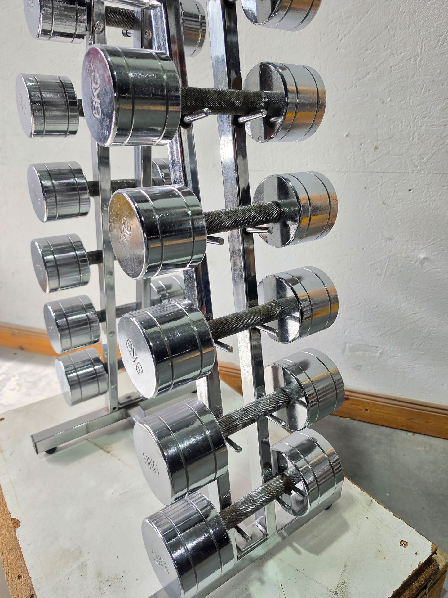 Chrom Hantelsatz Paare 1-10kg, 10 Paare inkl. Ständer, Rahmenfarbe Chrom, gebraucht mit Gebrauchsspuren