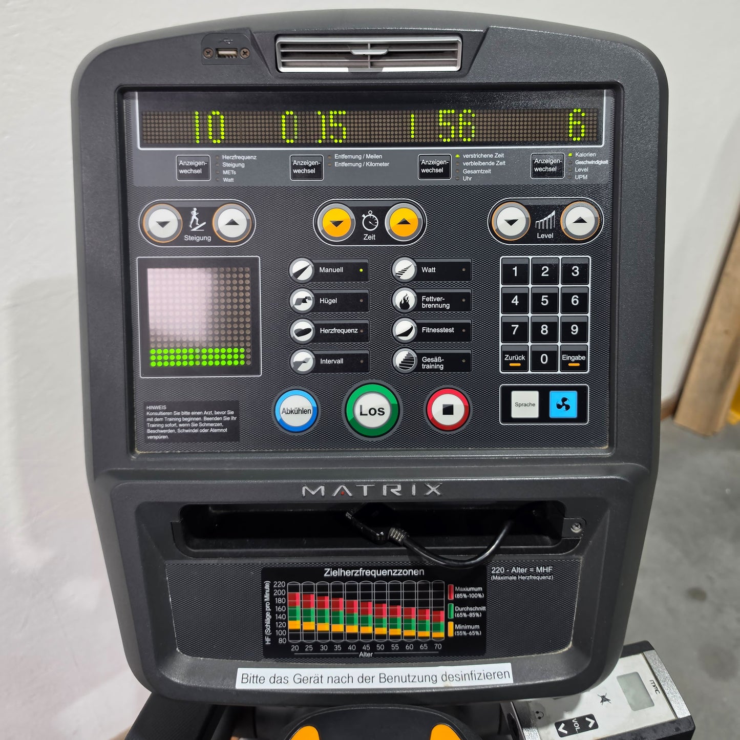 Matrix A5X Crosstrainer mit höhenverstellbarer Steigung, Ascent Trainer, Suspension Elliptical Trainer, LED Display, Farbe Silber, gebraucht - überholter Zustand