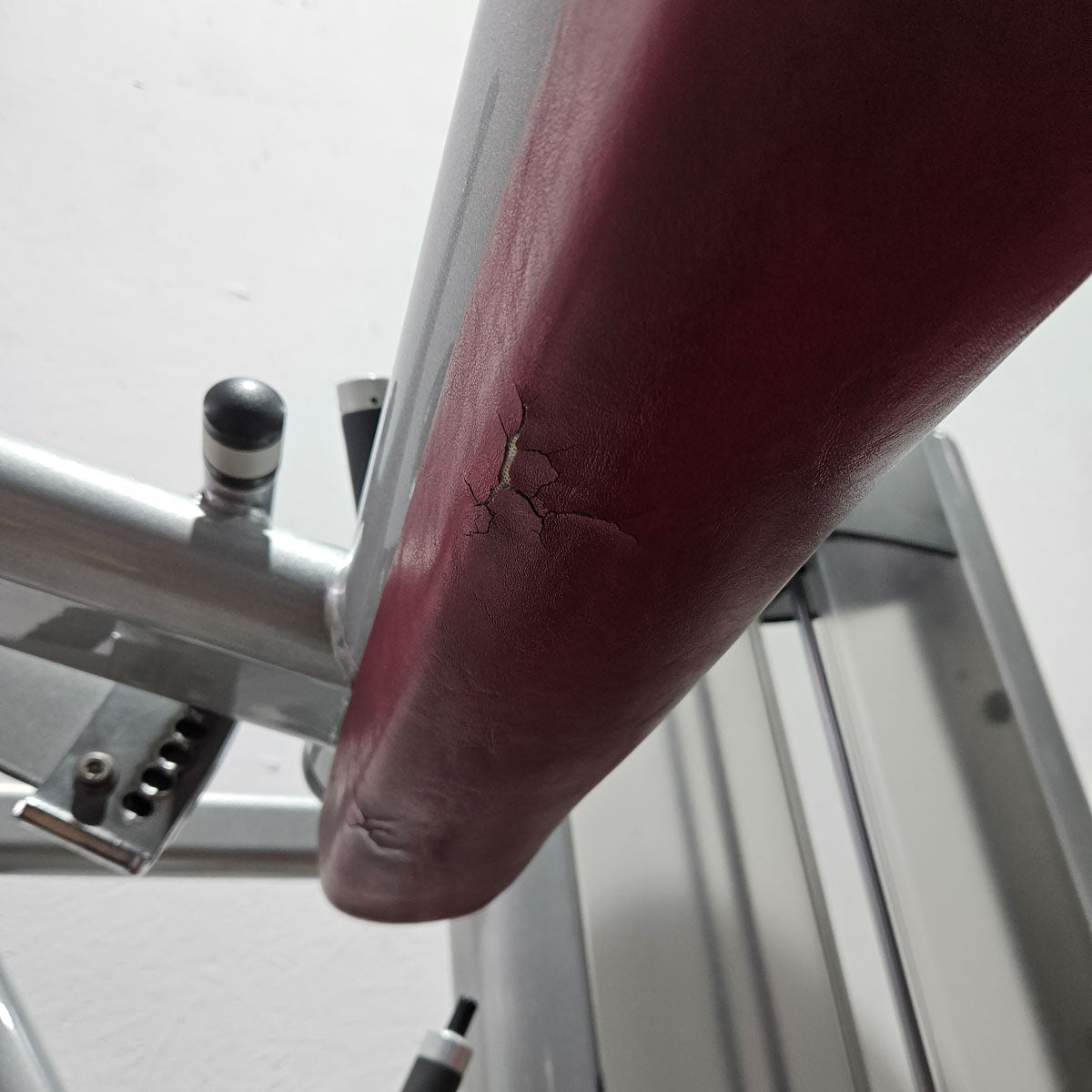 Life Fitness 2-piece set = leg extension and leg curl, leg extension and leg curl set, Signature Series, frame color silver, used - refurbished condition