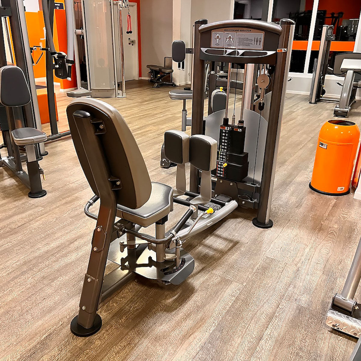 Impulse Fitness Abduktoren und Adduktoren 2 in 1 Kombimaschine - Hip Abduction and Hip Adduction, Rahmenfarbe Grau-Anthrazit, gebraucht - überholter Zustand