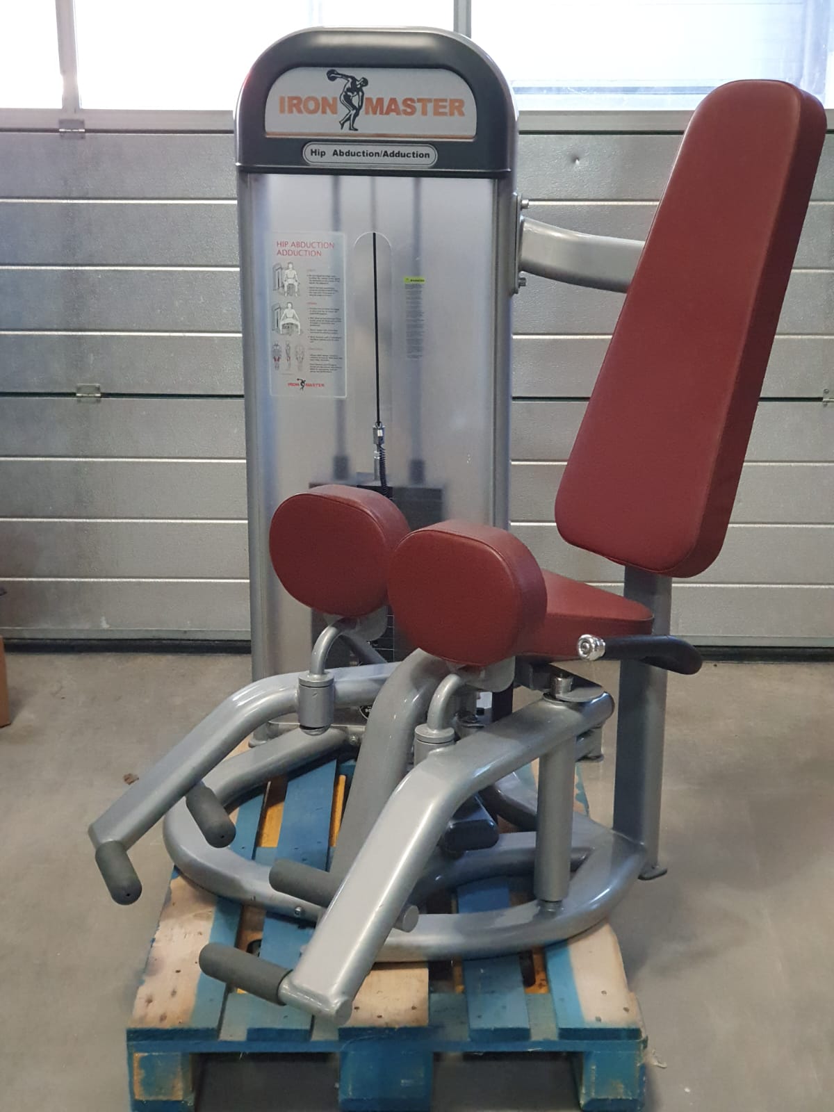 Iron Master Abduktoren Adduktoren 2 in 1-Kombimaschine, Rahmenfarbe Silber, Polsterfarbe Rot, gebraucht - überholter Zustand