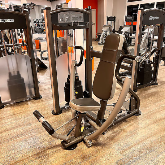 Impulse Fitness Bankdrückmaschine, Brustpresse, Chestpress, Rahmenfarbe Grau-Anthrazit, gebraucht - überholter Zustand