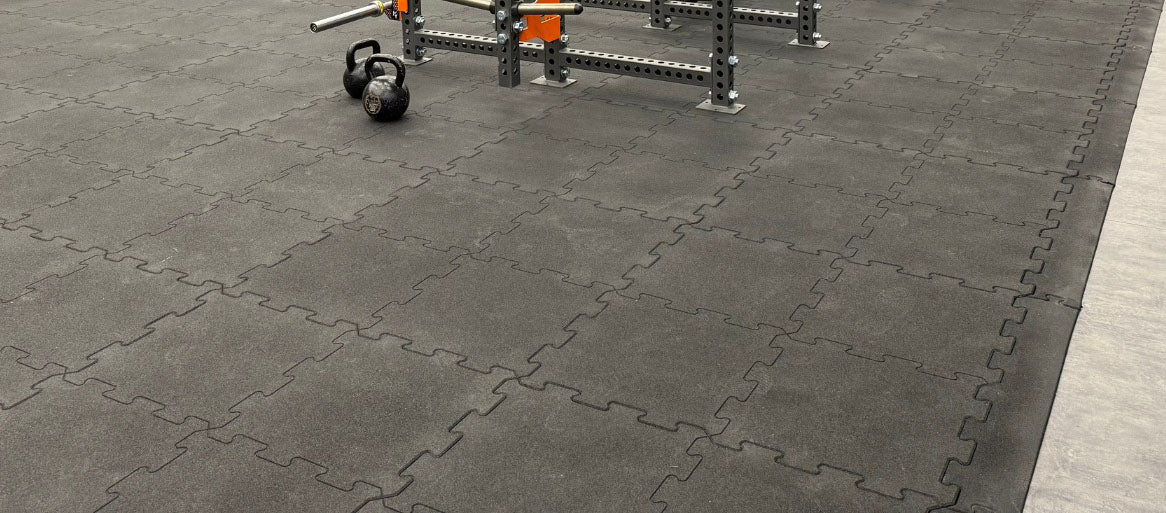 Sportboden aus Gummi, Puzzle Elemente, 15mm Stärke, Fitnessmatten, Fitnessboden, Bodenschutzmatten, Farbe Schwarz - NEU