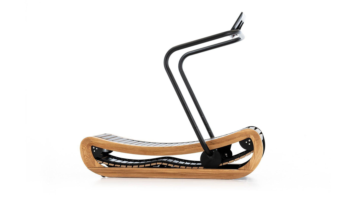 Laufband aus Holz und Metall ohne sichtbaren Markennamen.