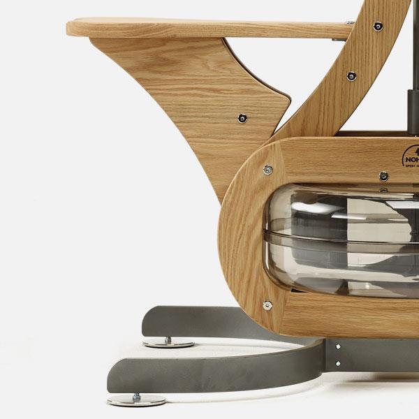 Holz-Rudergerät mit Wassertank, Marke NOHrD sichtbar.