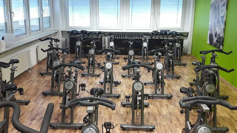 Tomahawk S-Serie Indoor Cycling, 22 Stück, mit großem Cycle Well Paket, Sonderfarbe, gebraucht - überholter Zustand