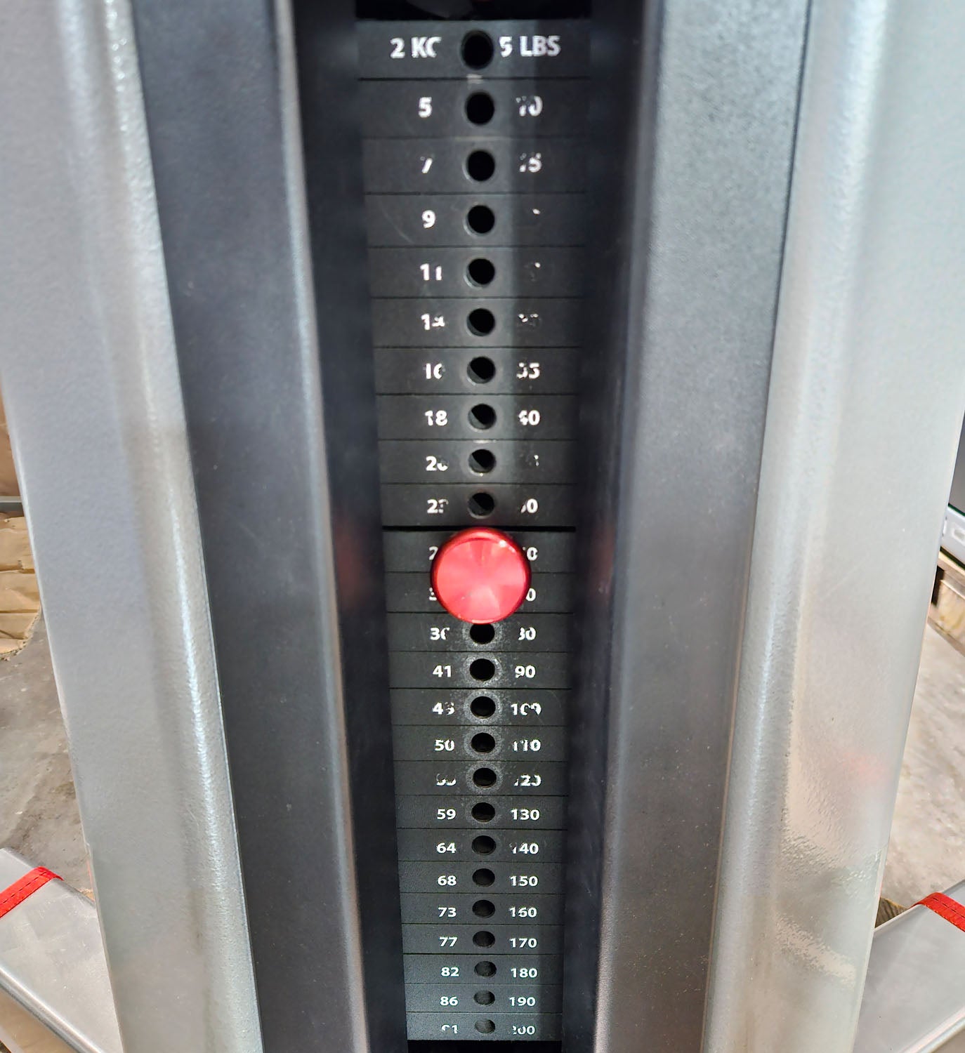 Freemotion Multi-Plane Chest G600 - Chest press on the cable, cable pulleys for bench press chest training, strength training device from the Genesis series, frame color silver, used - refurbished condition