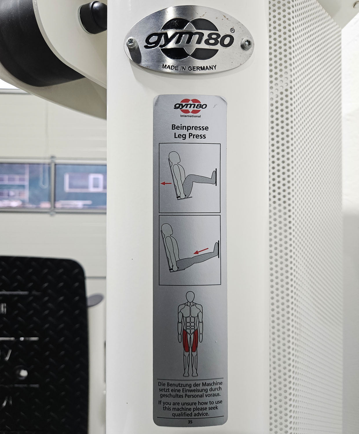 Gym80 Med80 3283 Funktionsstemme sitzend - liegend, Beinpresse verstellbar, Farbe Weiß, gebraucht - überholter Zustand