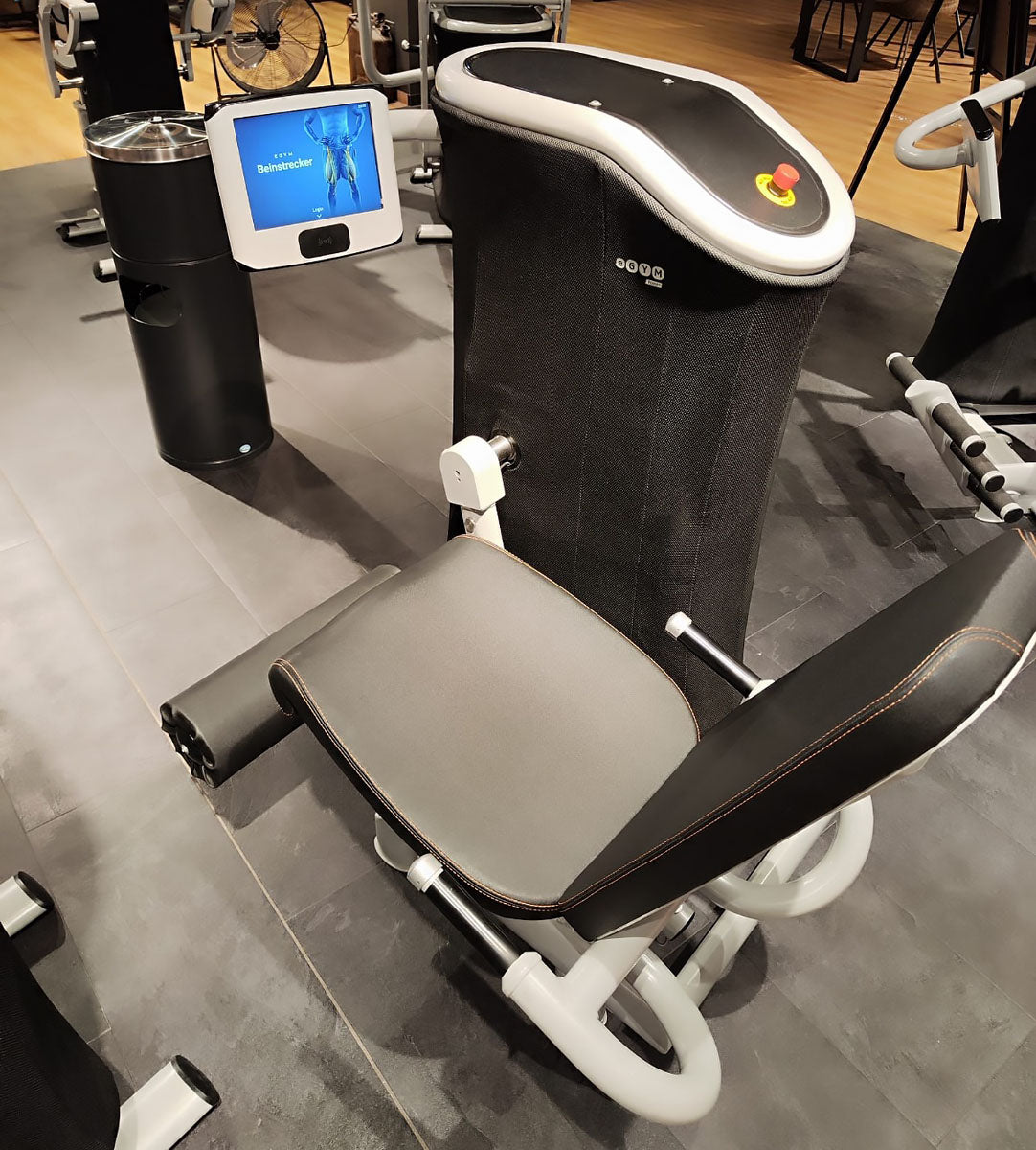 eGym 9er Kraft Zirkel, 9 Kraftgeräte, inkl. PREMIUM Software, Baujahr 2015, Free Flow Technik, gebraucht - überholter Zustand