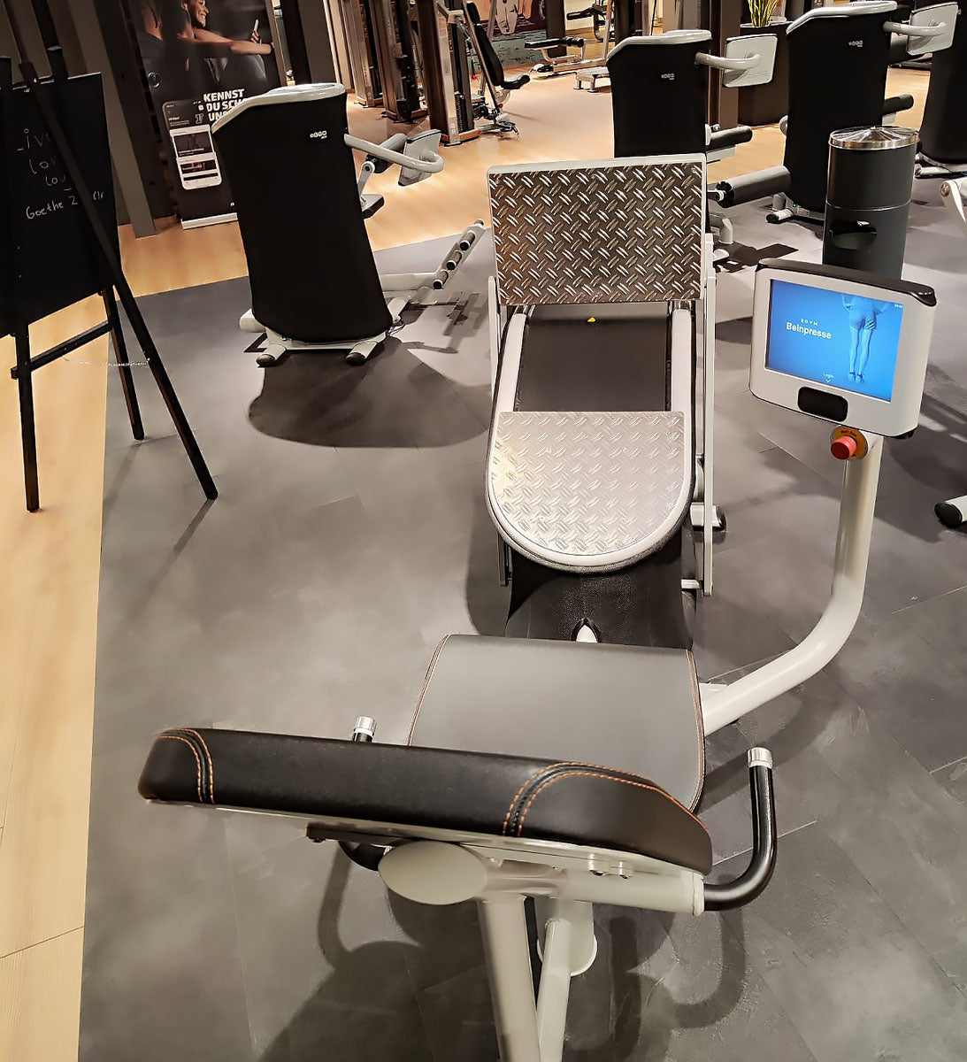 eGym 9er Kraft Zirkel, 9 Kraftgeräte, inkl. PREMIUM Software, Baujahr 2015, Free Flow Technik, gebraucht - überholter Zustand