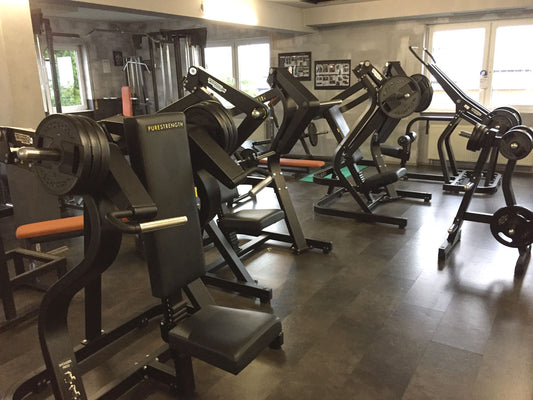 TechnoGym Pure Strength Set, 6 Plate loaded Kraftgeräte, Baujahr 2014, sehr junge gebrauchte Fitnessgeräte - weitere Geräte auf Anfrage