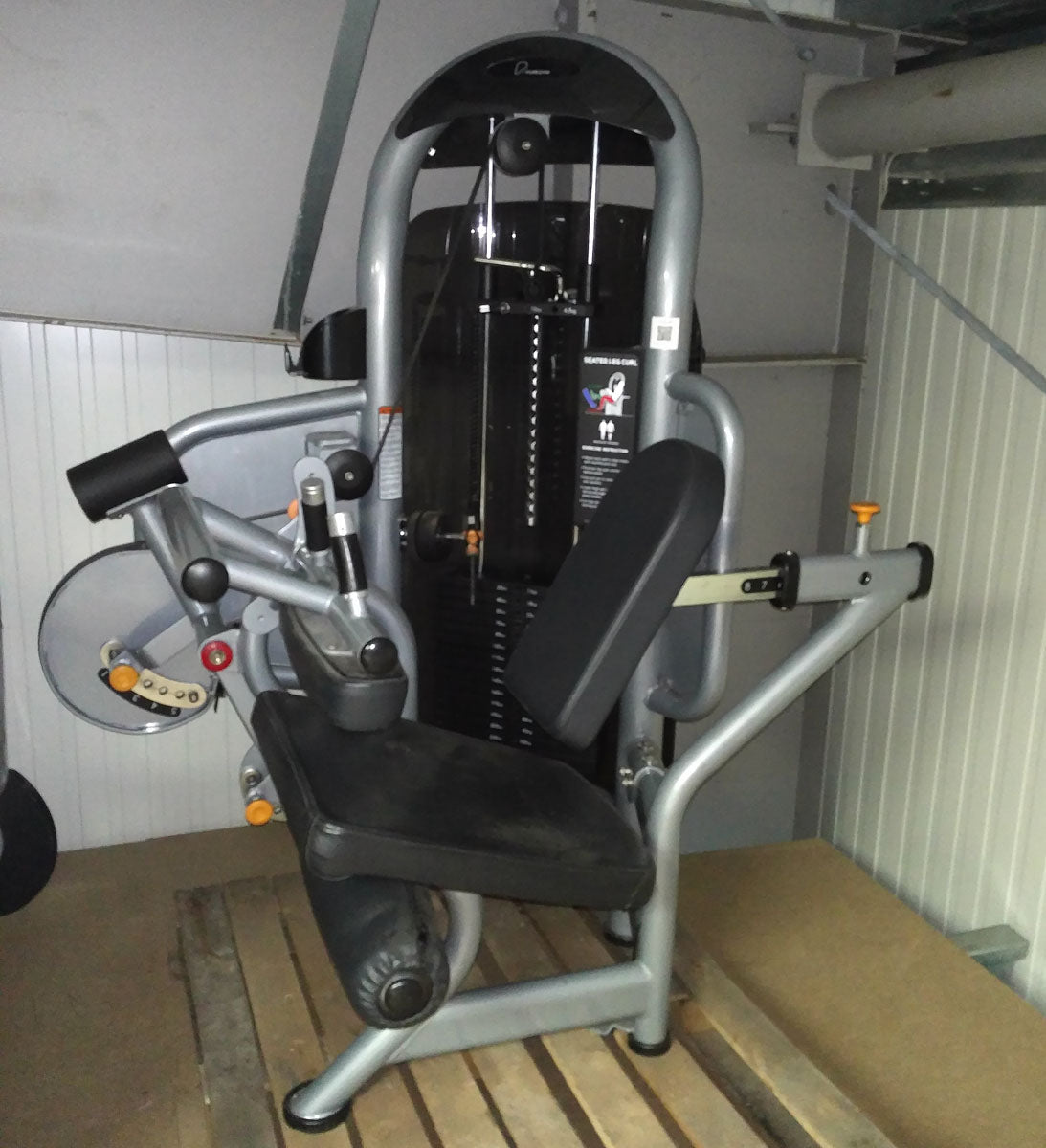 Matrix Beinbeuger sitzend und Beinstrecker im Set - 2 Geräte, Aura G3 Serie, Leg Curl und Leg Extension, Rahmenfarbe Silber, gebraucht - überholter Zustand