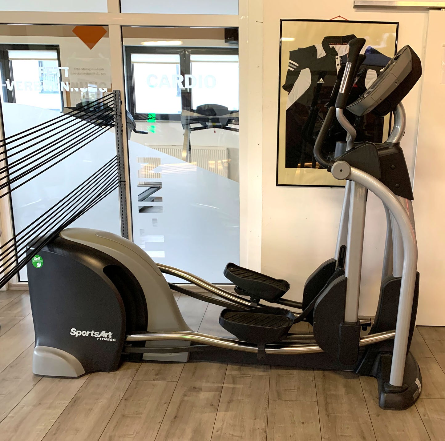 SportsArt Crosstrainer, E872 Commercial Ellipsentrainer, Rahmen Silber-Schwarz, gebraucht - überholter Zustand