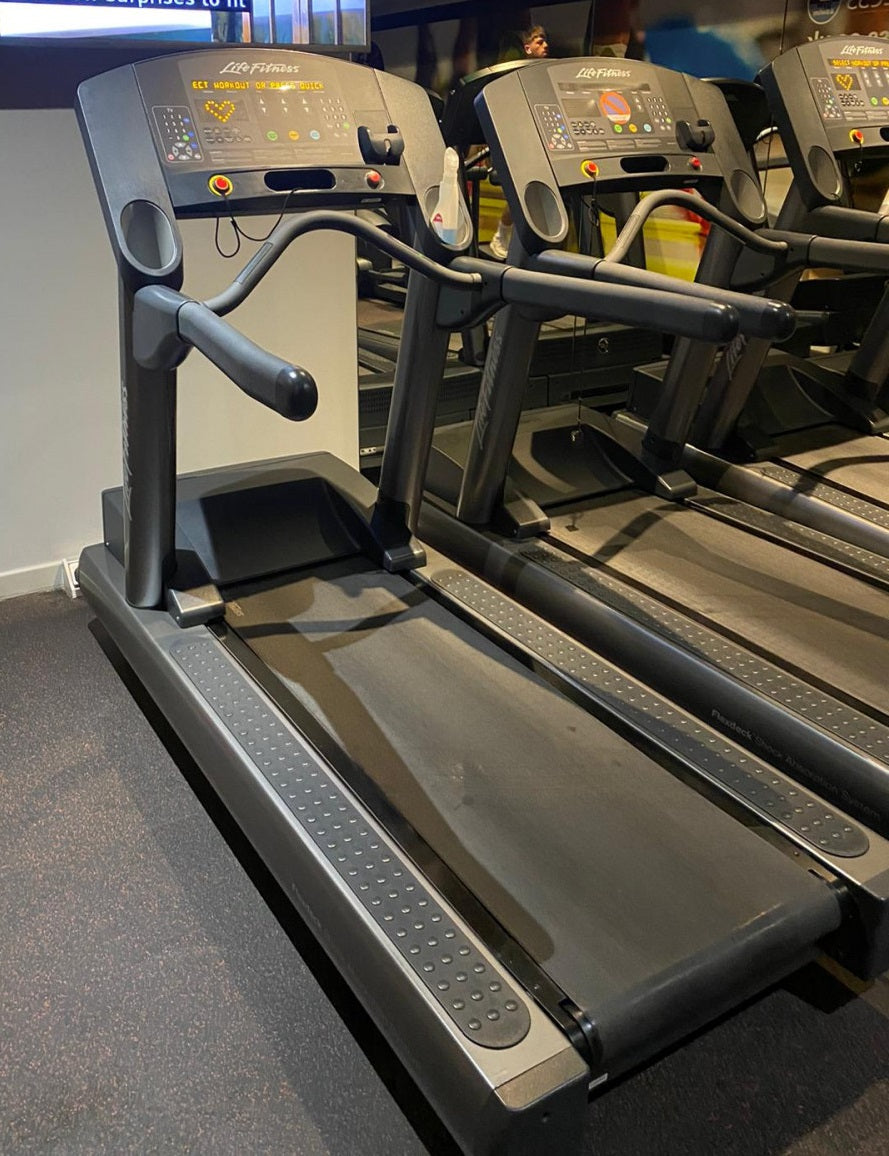 Life Fitness Laufband 95T - Integrity Serie 95t - LED Display Konsole, gebraucht - überholter Zustand