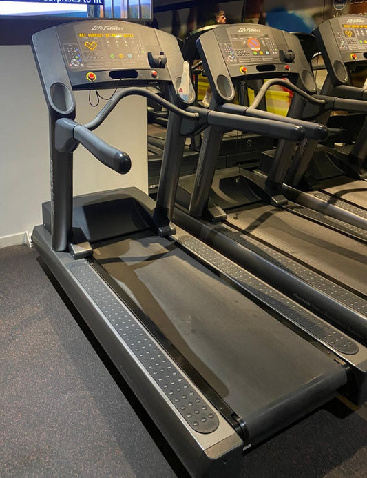 Life Fitness Laufband 95T - Integrity Serie 95t - LED Display Konsole, gebraucht - überholter Zustand