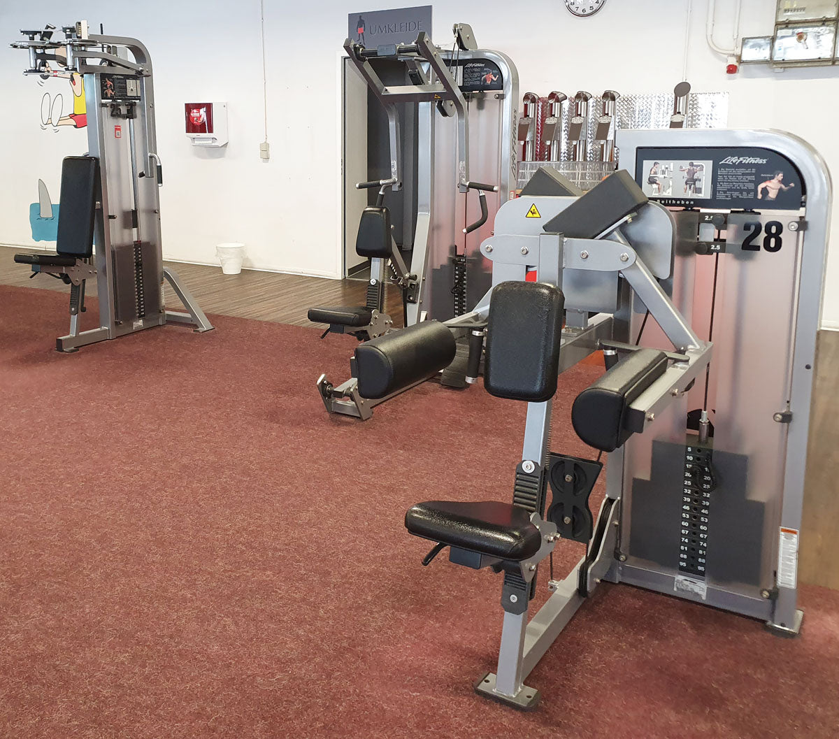 Life Fitness Pro2 and Hammer Strength - 15 strength training machines in a set, silver frame, used - refurbished condition