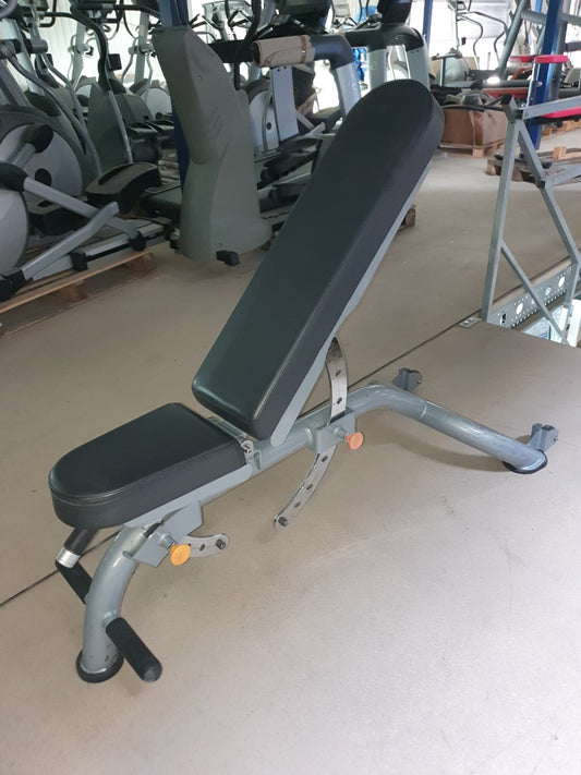 Matrix Universalbank verstellbar, Hantelbank ohne Ablage, Multi-Adjustable Bench, Rahmenfarbe Silber, Polsterfarbe Schwarz, gebraucht