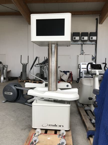 Milon Premium Kraft-Ausdauer Zirkel, Cremeweiß mit blauen Polstern, mit großer Beinpresse, guter Zustand, gebraucht und generalüberholt