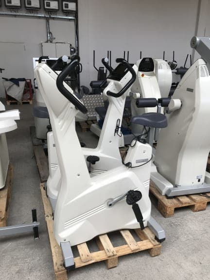 Milon Premium Kraft-Ausdauer Zirkel, Cremeweiß mit blauen Polstern, mit großer Beinpresse, guter Zustand, gebraucht und generalüberholt