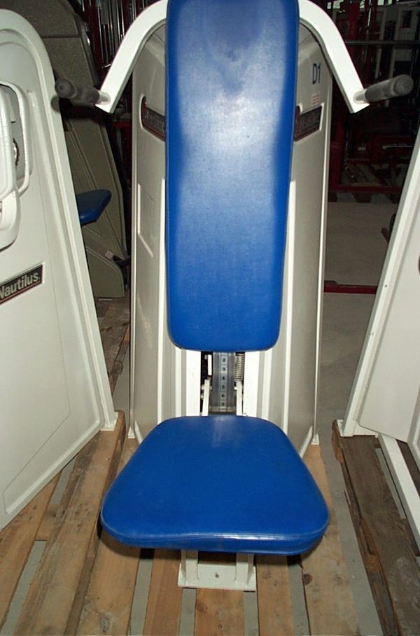 Nautilus Schulterdrückmaschine, Schulterpresse Weiß. gebraucht