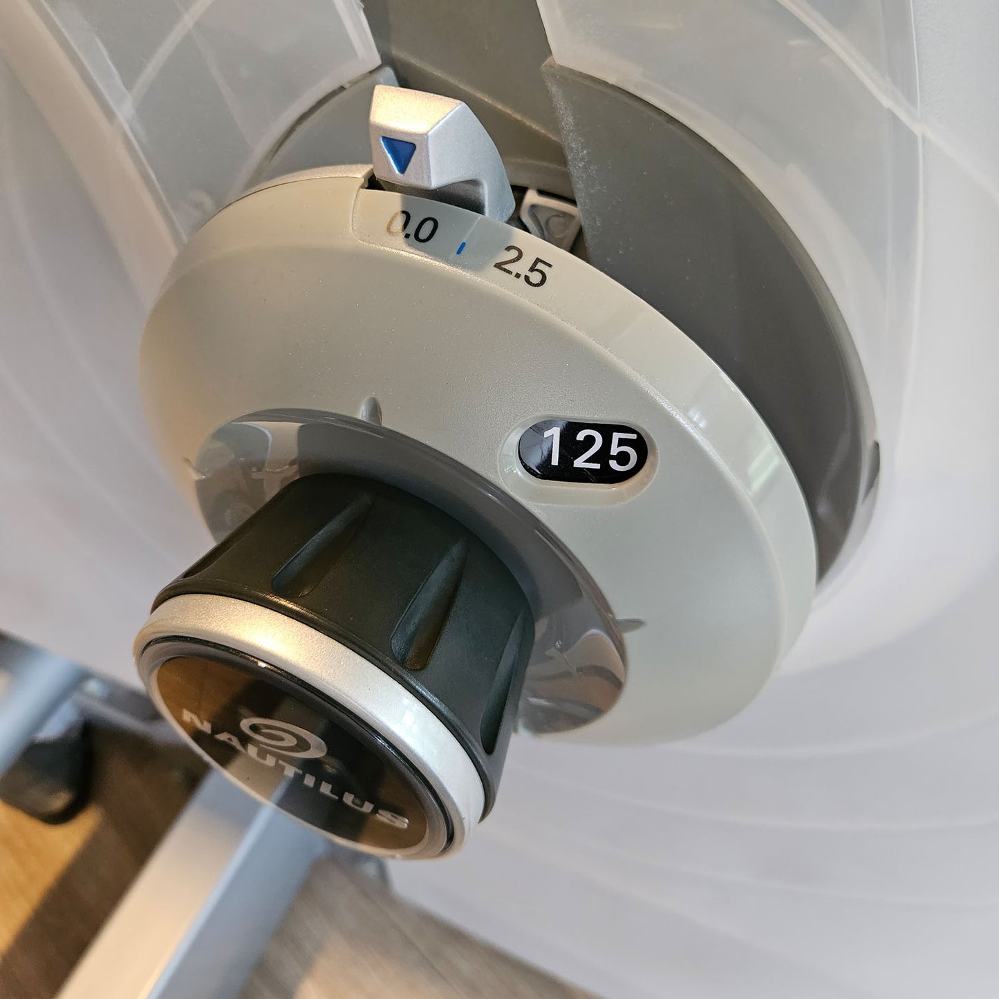 Nautilus ONE Pec Fly, Butterfly, Rahmenfarbe Silber, gebraucht - überholter Zustand