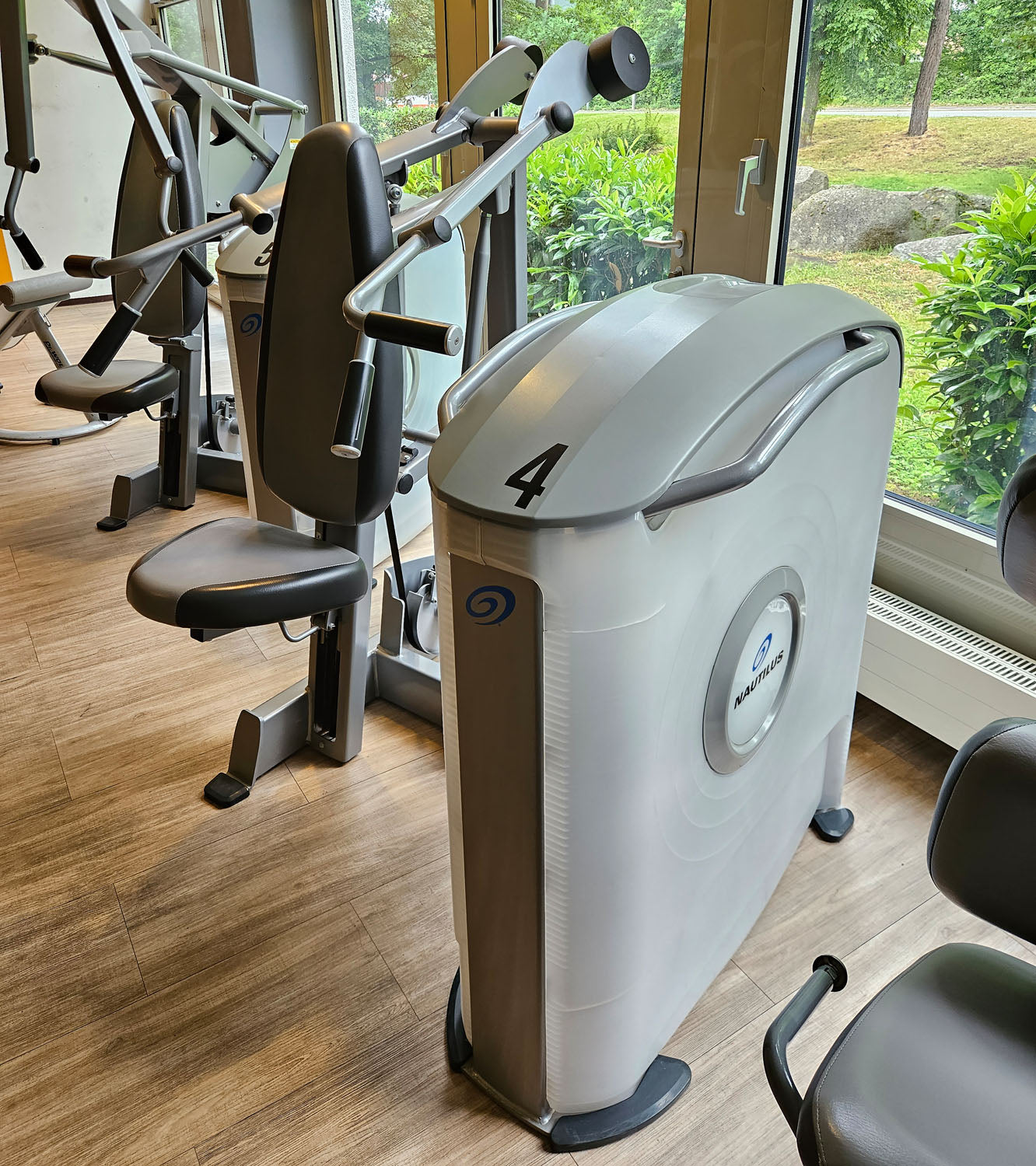Nautilus ONE Shoulder Press, Shoulder Press, Overhead Press, Model S6SP, Frame Color Silver, Used - Refurbished Condition