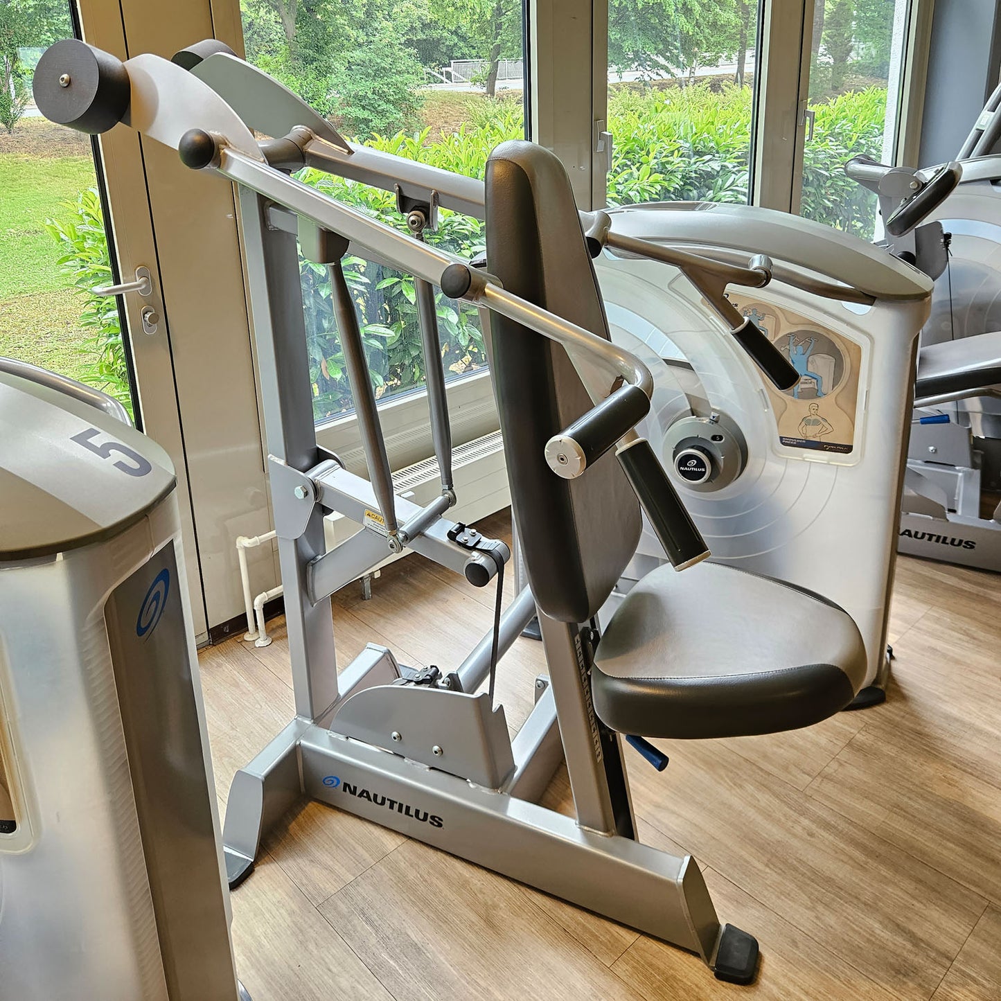 Nautilus ONE Shoulder Press, Shoulder Press, Overhead Press, Model S6SP, Frame Color Silver, Used - Refurbished Condition