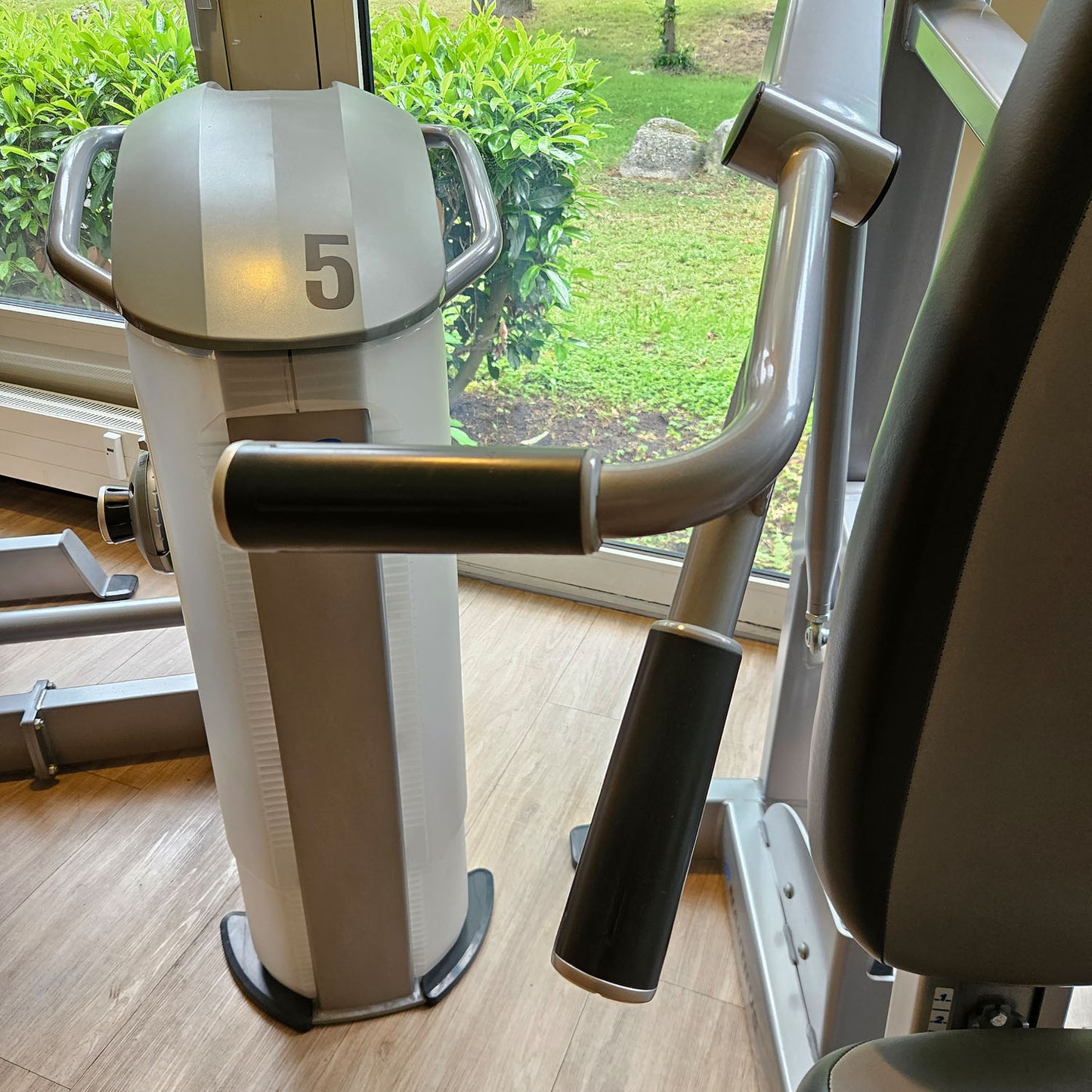 Nautilus ONE Shoulder Press, Shoulder Press, Overhead Press, Model S6SP, Frame Color Silver, Used - Refurbished Condition
