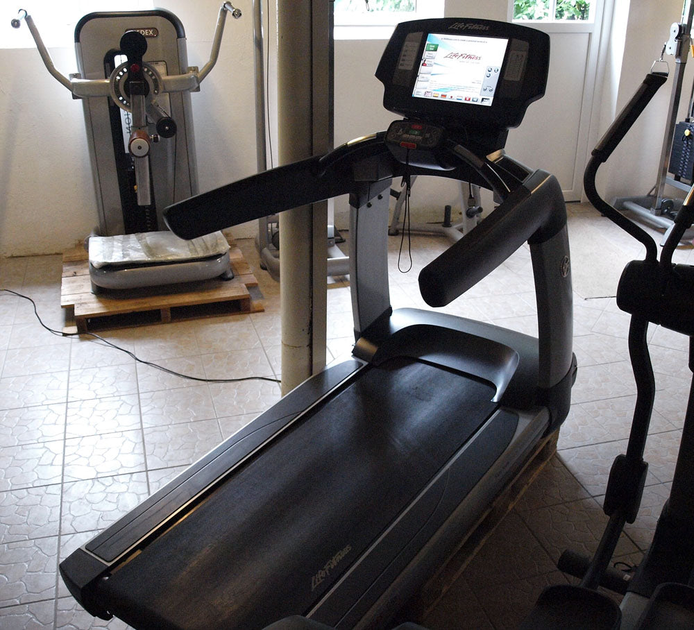 Life Fitness Laufband 95T - Elevation Series 95t - Engage 15" Touchscreen Konsole, gebraucht - überholter Zustand