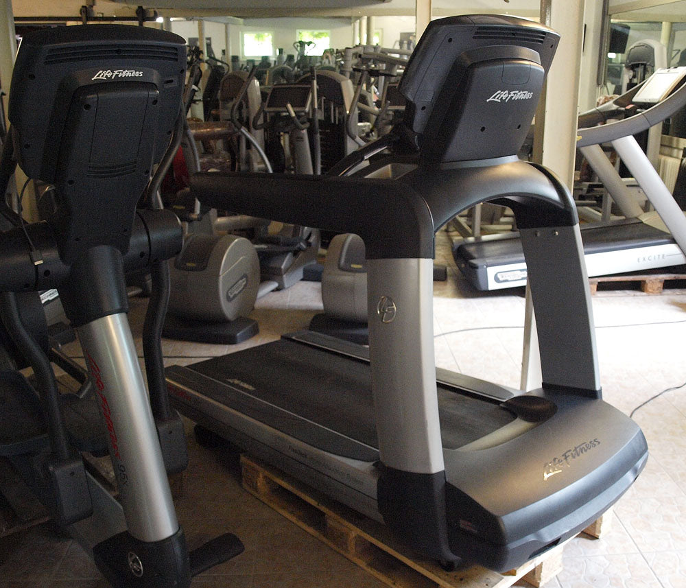Life Fitness Laufband 95T - Elevation Series 95t - Engage 15" Touchscreen Konsole, gebraucht - überholter Zustand
