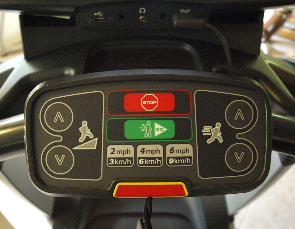 Life Fitness Laufband 95T - Elevation Series 95t - Engage 15" Touchscreen Konsole, gebraucht - überholter Zustand