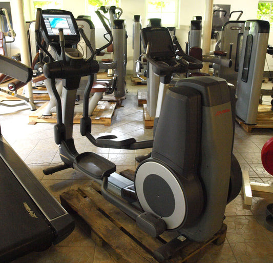 Life Fitness Crosstrainer 95X - Elevation Series 95x - Engage 15" Touchscreen Konsole, gebraucht - überholter Zustand