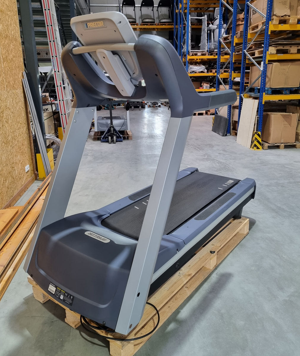 Precor 6 Cardioeräte im Set, nur 3 Jahre alt, neue Modelle, Laufband, AMT, Crosstrainer EFX, Ergometer, Recumbent etc, gebraucht - überholter Zustand