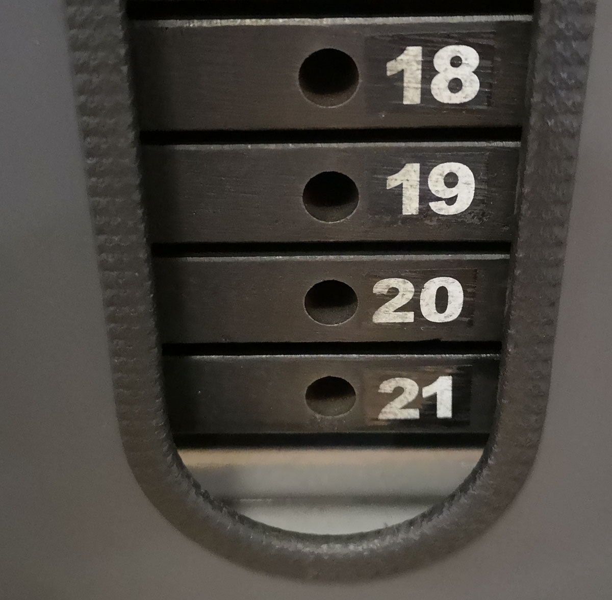 Precor Latzug, Lat Pulldown Curve dual, 105kg Gewichtsblock, Rahmenfarbe Silber, Polsterfarbe Blau, gebraucht - überholter Zustand
