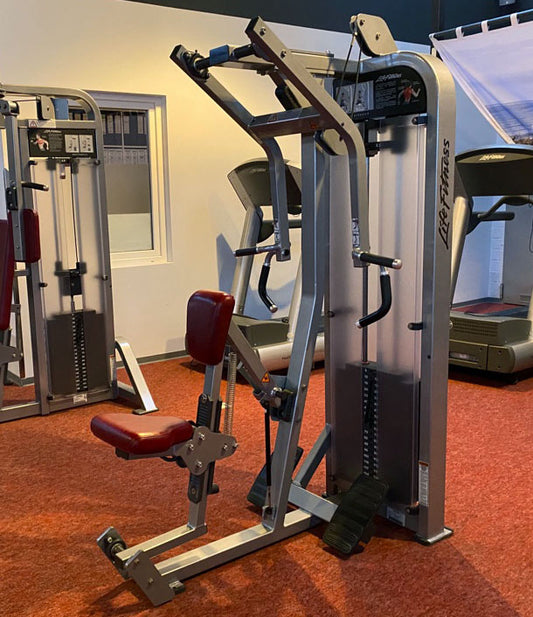 Life Fitness Rudern mit Bruststütze, Row, Pro2 Serie, Rahmenfarbe Silber, Polsterfarbe Rot, gebraucht - überholter Zustand