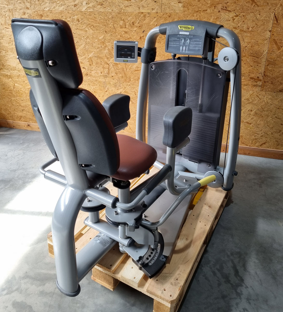 TechnoGym 10 strength training machines in a set, Isocontrol displays, Selection Line, new version with plastic covers, used - refurbished condition