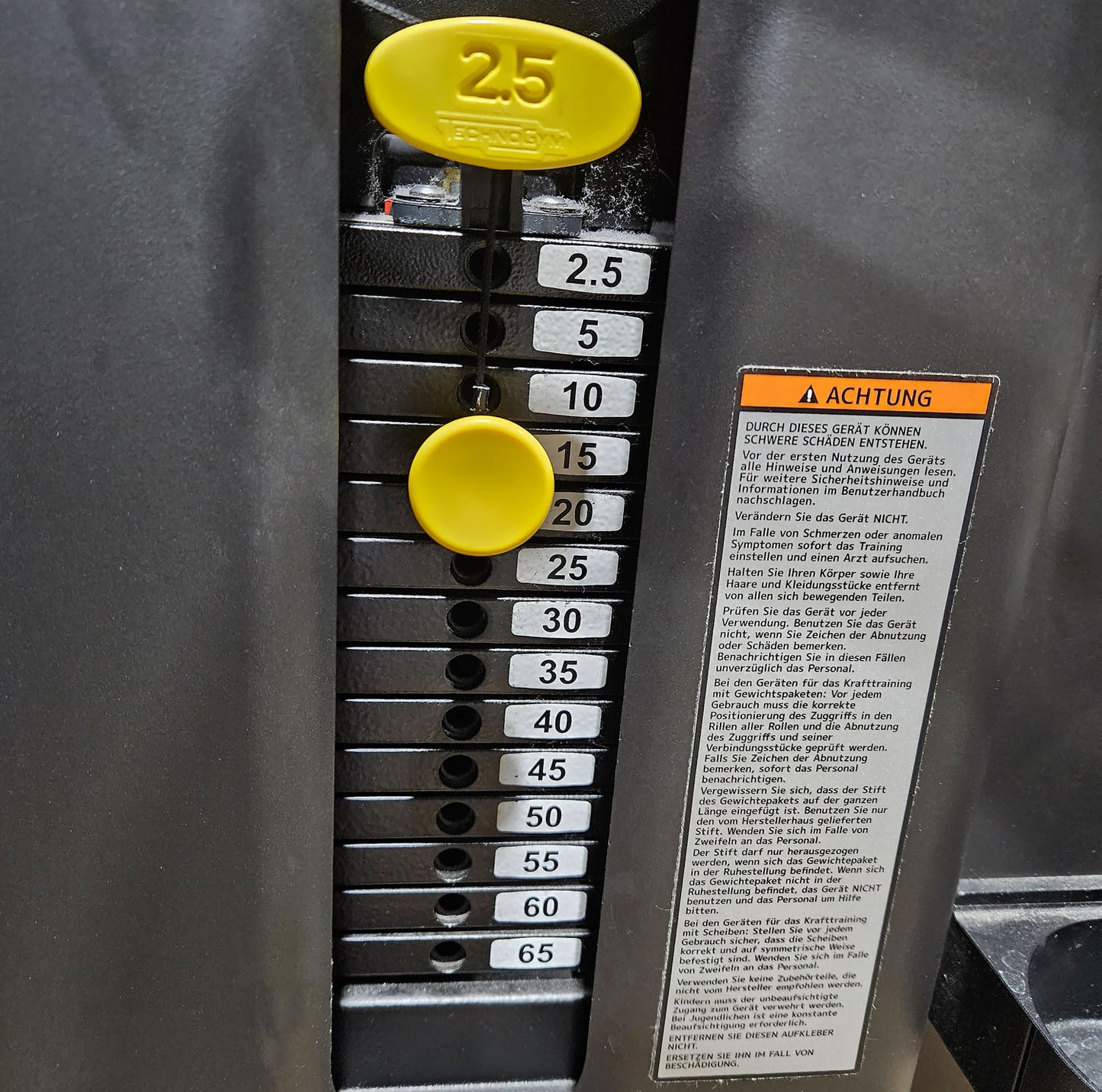 Technogym Selection Pro Upper Back, rowing machine with chest support, Row, color black, used, refurbished condition