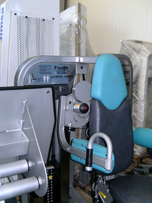 Nautilus Nitro Plus Seithebe, Lateral Raise, Silber, gebraucht