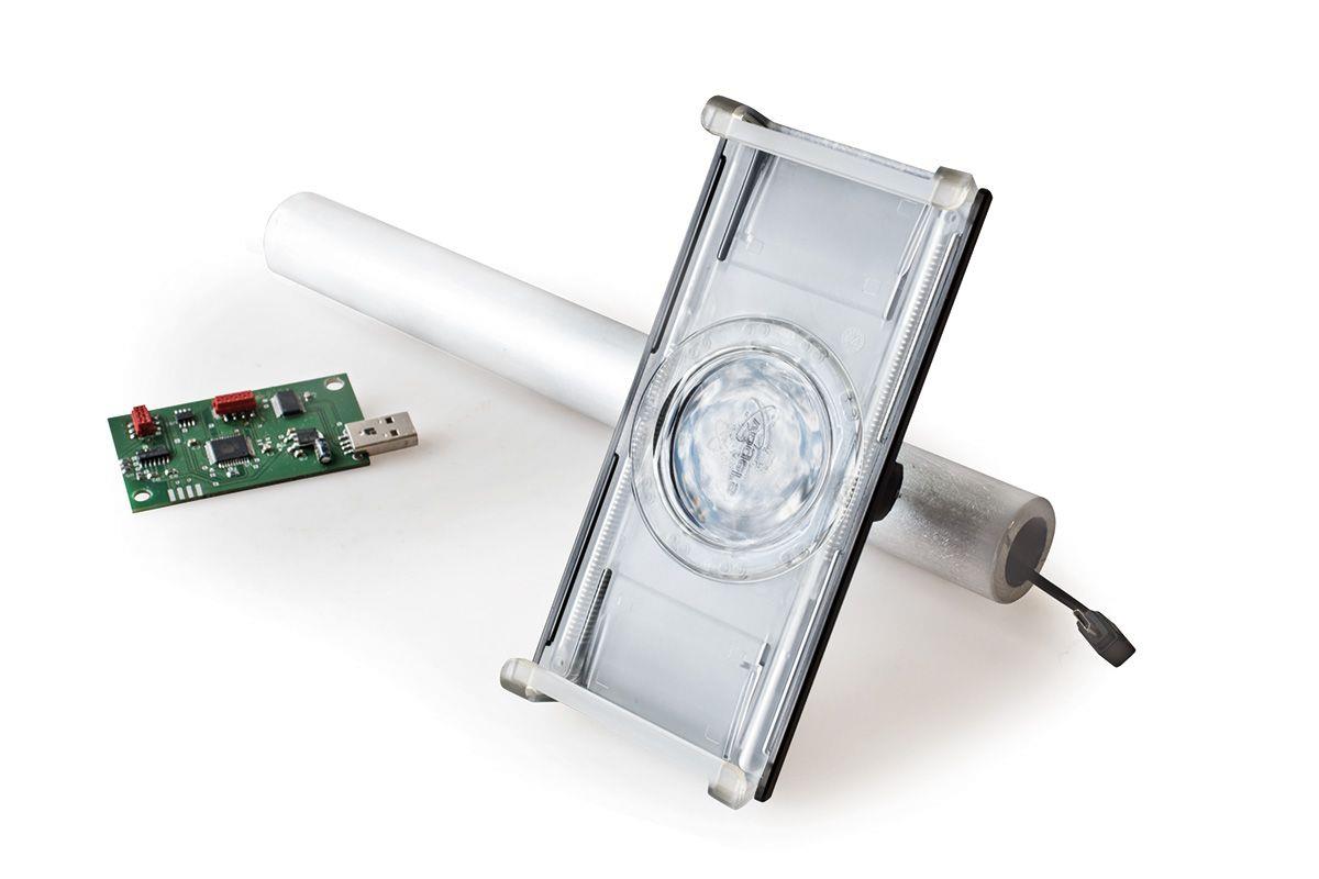 Elektronische Platine und Fitnessgerät mit X-Bike-Logo.